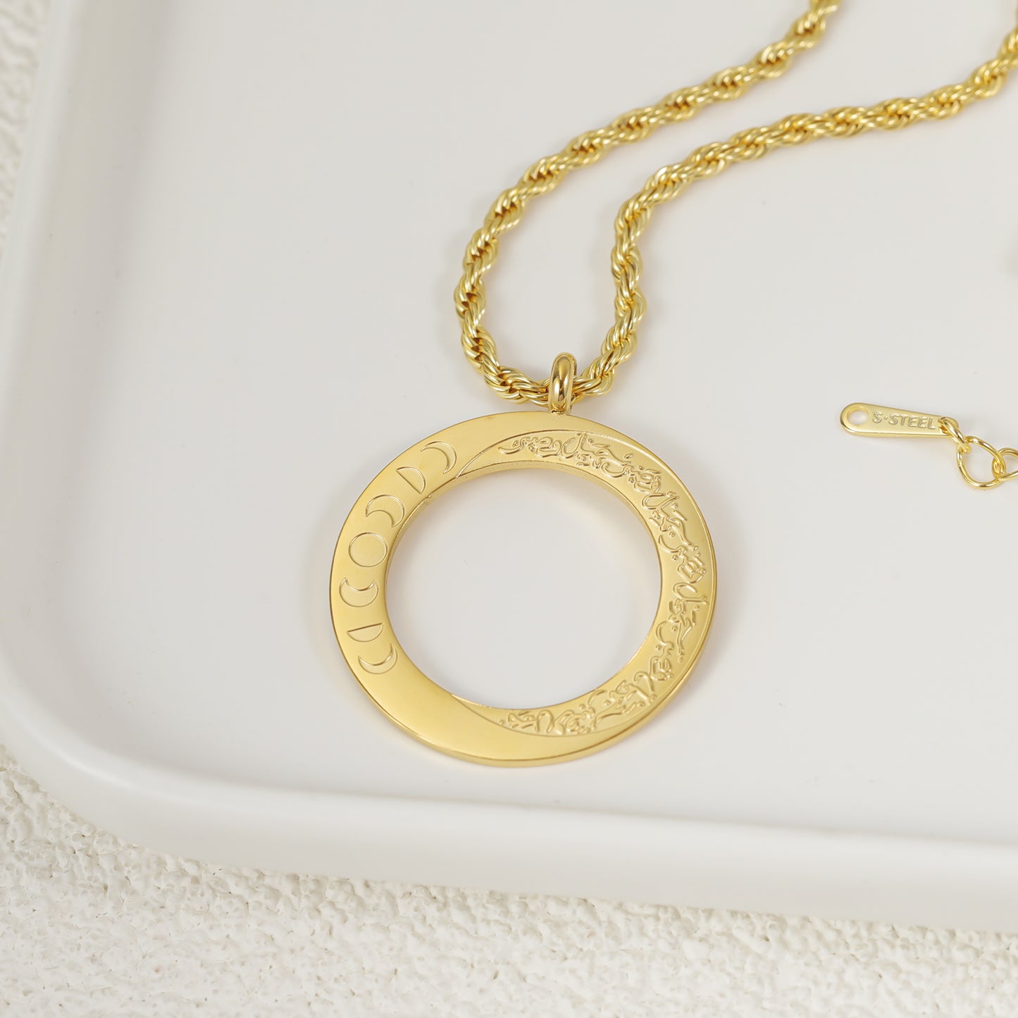 Round Islamic Calligraphy Pendants SN2882