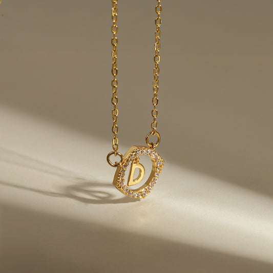 Halskette mit einzelnem Buchstabenstab