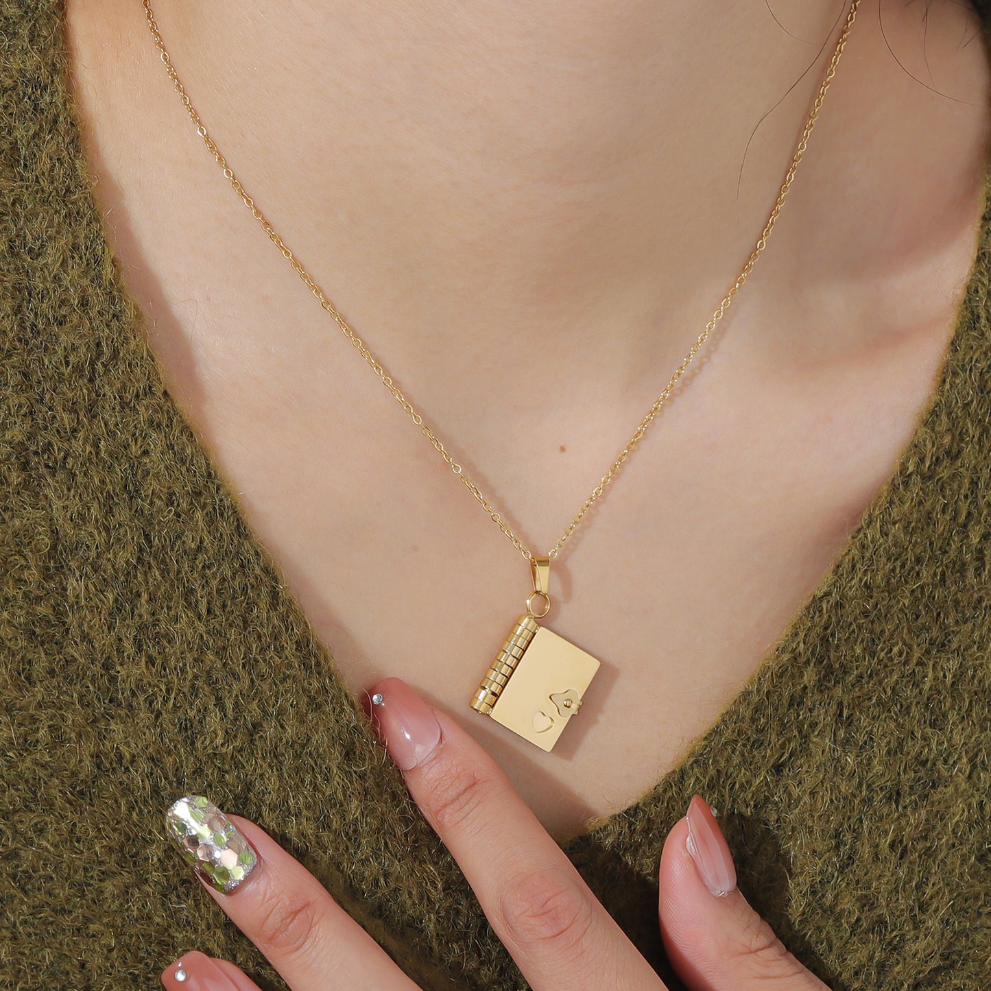 Customize Text Inside Envelope Necklace SDN3071