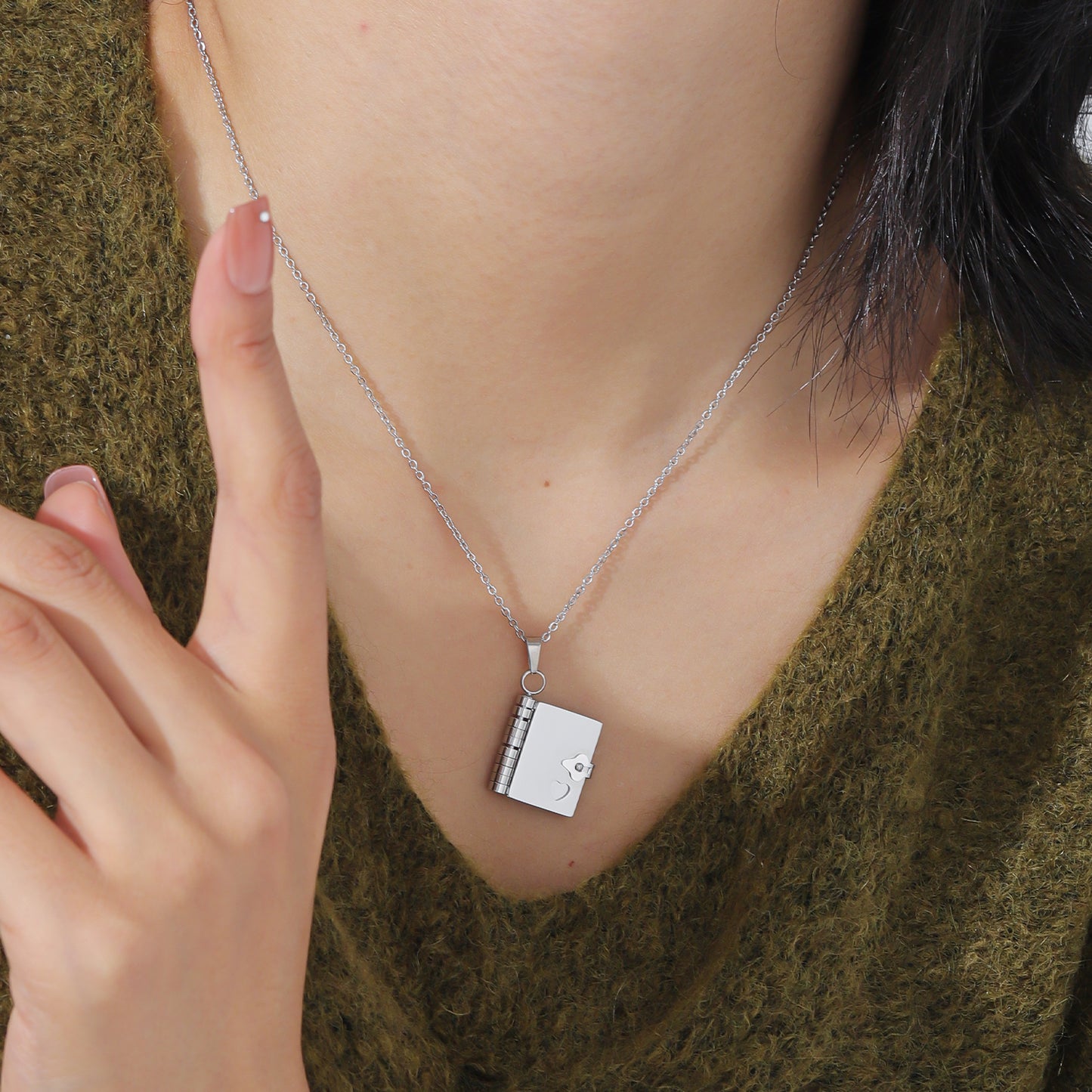 Customize Text Inside Envelope Necklace SDN3071
