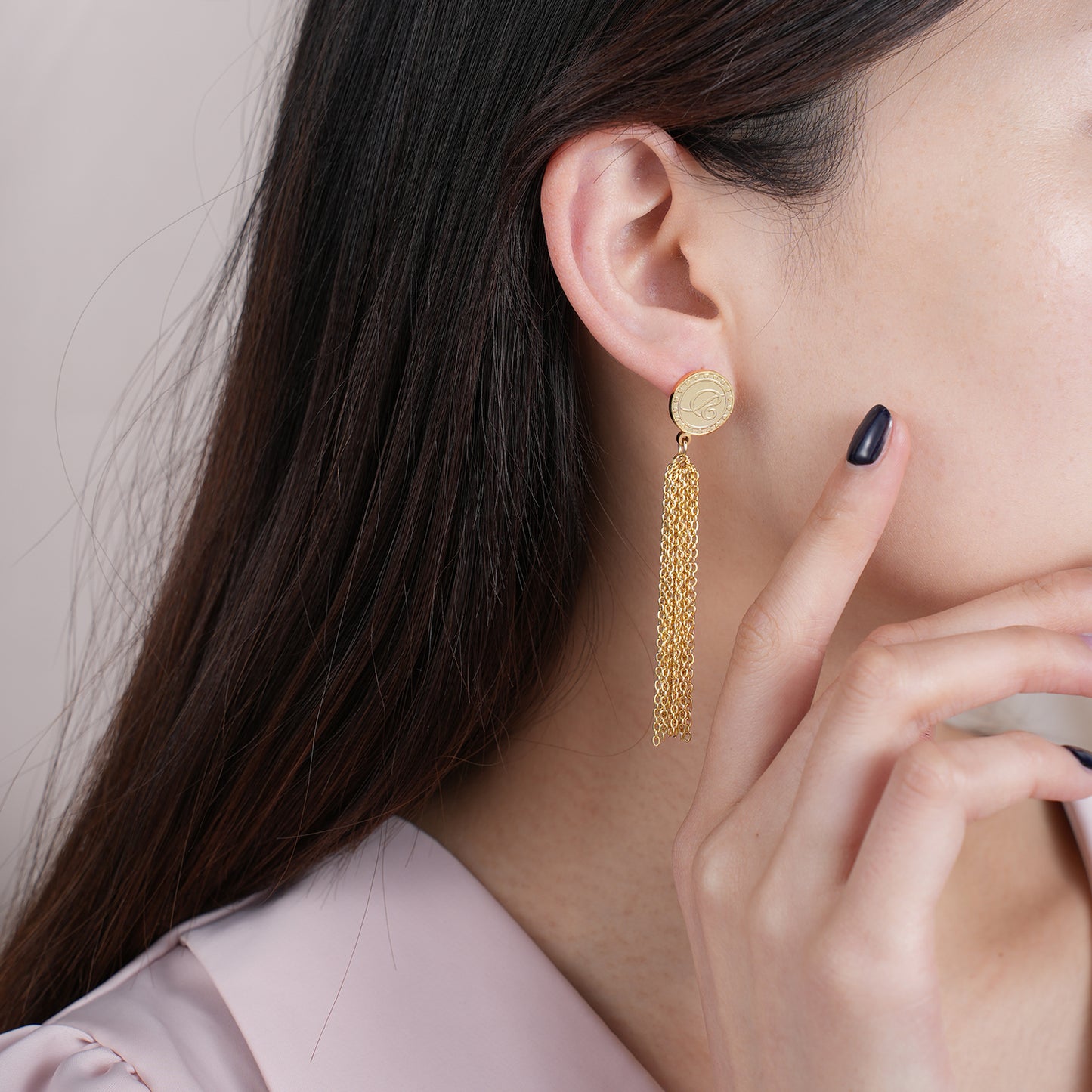 Boucles d'oreilles avec chaîne pompon QE635