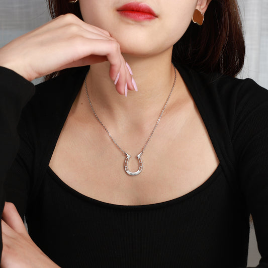 Horseshoe Pendants Name Necklaces MN1842