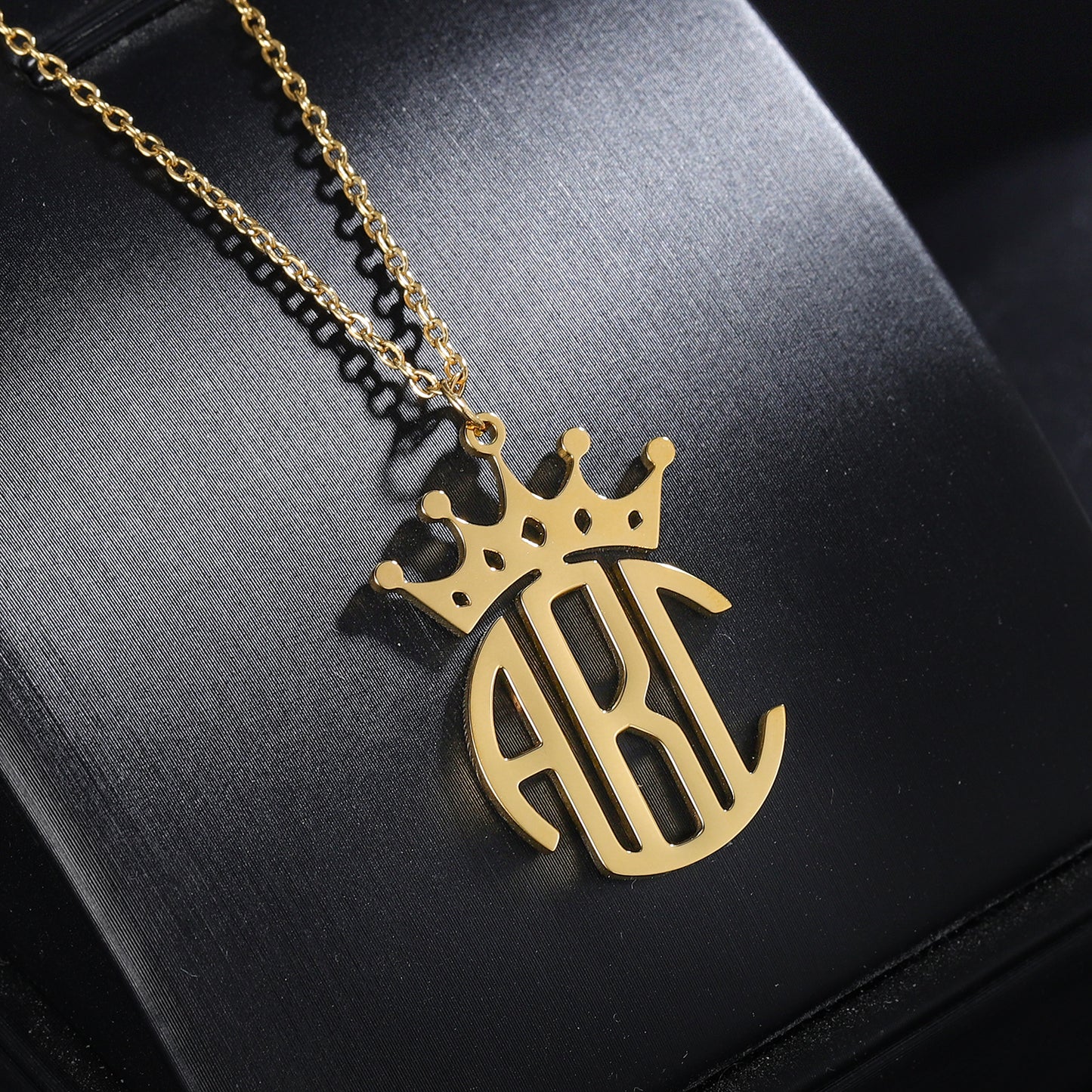 Crown Monogram Name Necklace QN276