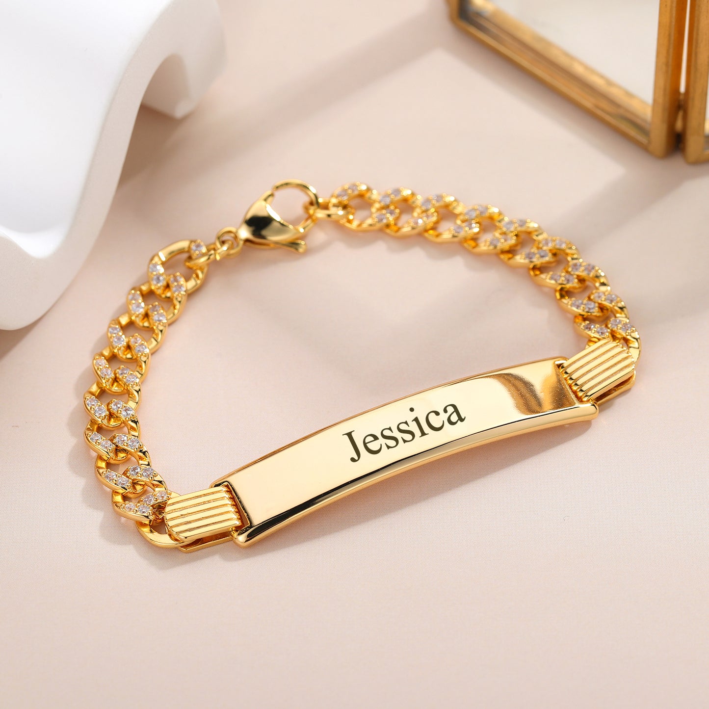 Bracelet à breloques avec nom de gravure personnalisé MB1751