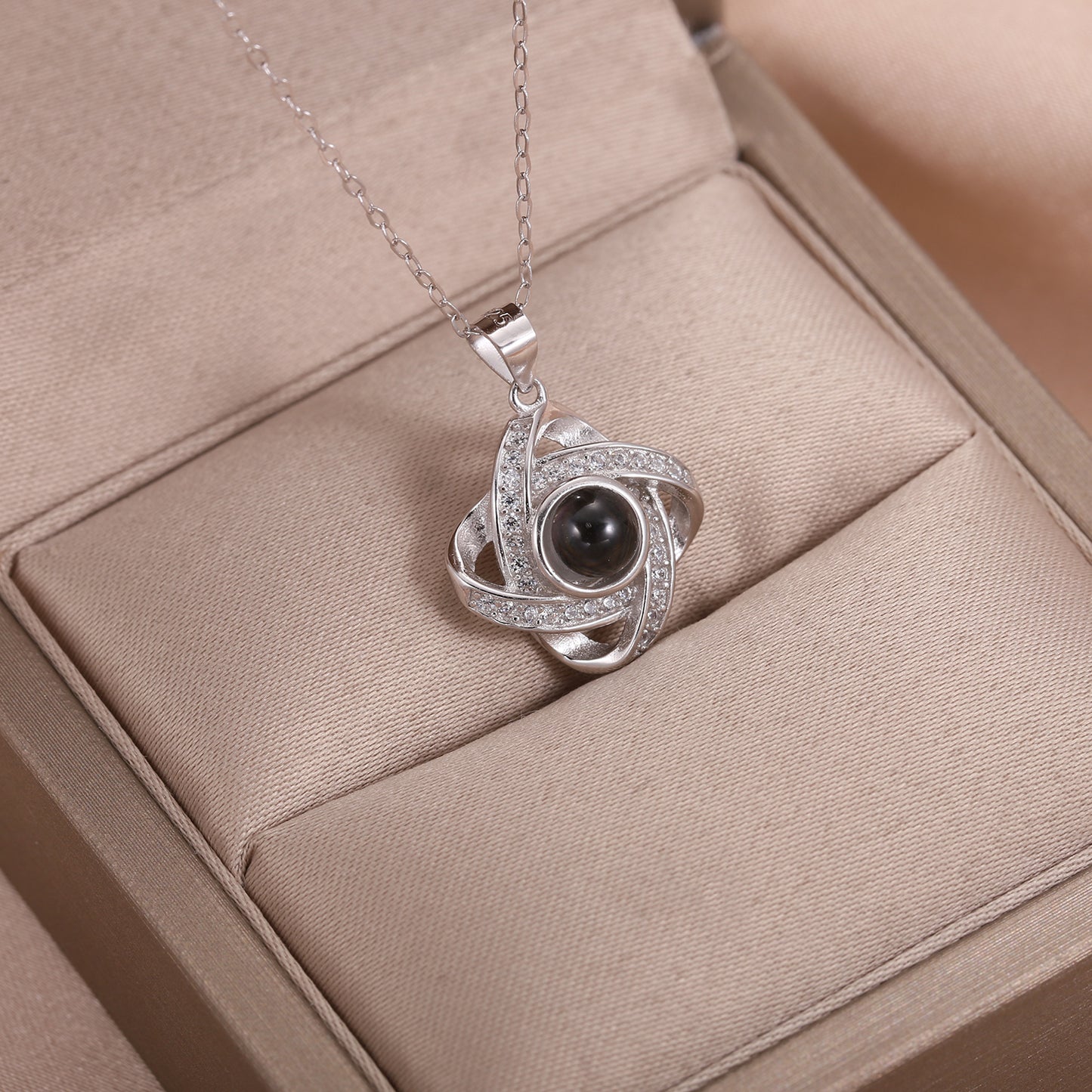 Projection Photo Necklace QN750