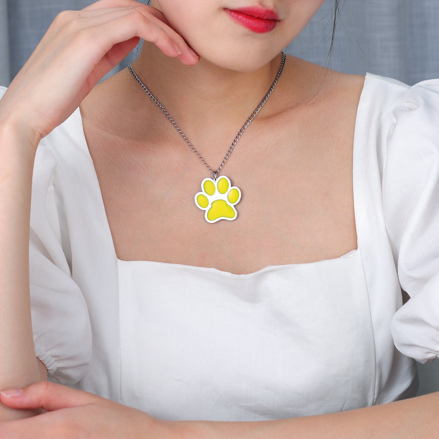 Personalisierte Emaille-Pfotenabdruck-Halskette MN1766