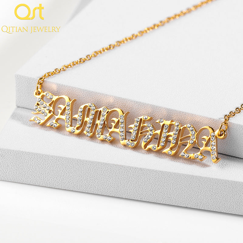 Collier avec pendentif en cristal et nom personnalisé
