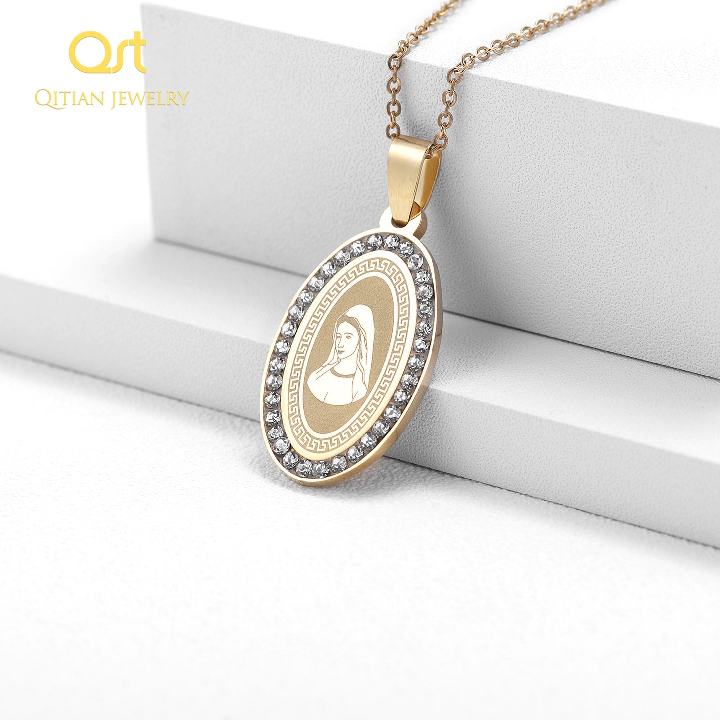 Marie Goldfarbener Iced Out-Anhänger QN728