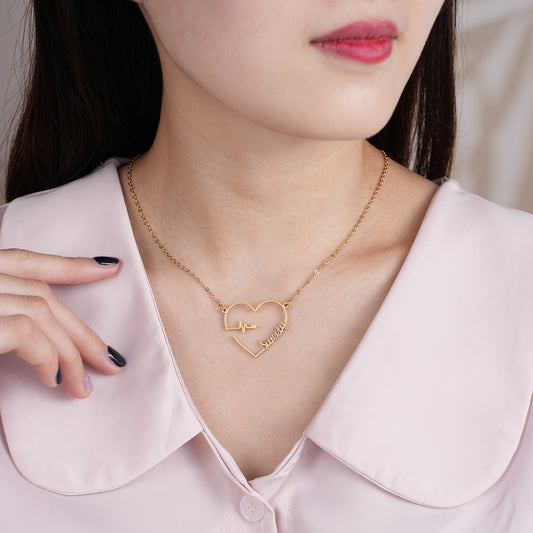 Collier avec nom personnalisé Heartbeat QN684