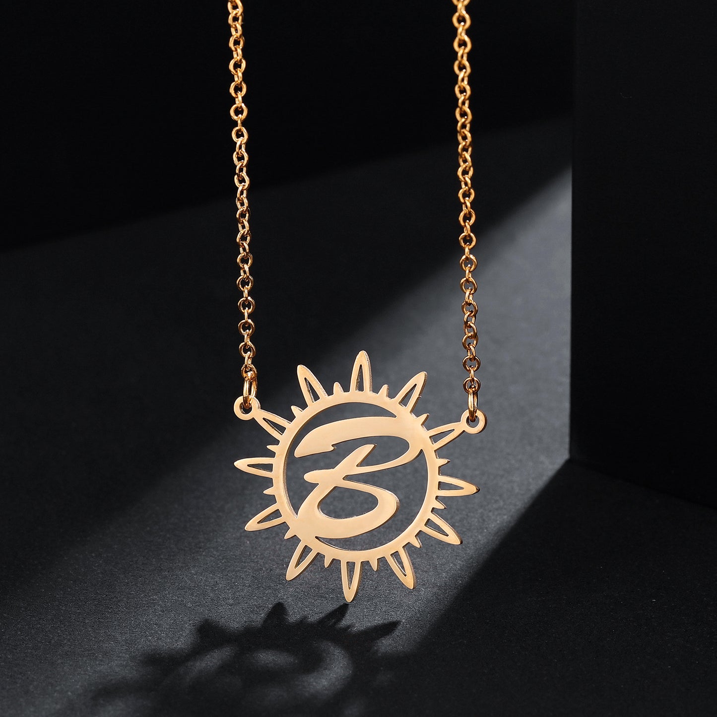 Collier Lettre Cursive Initiale Soleil SN596