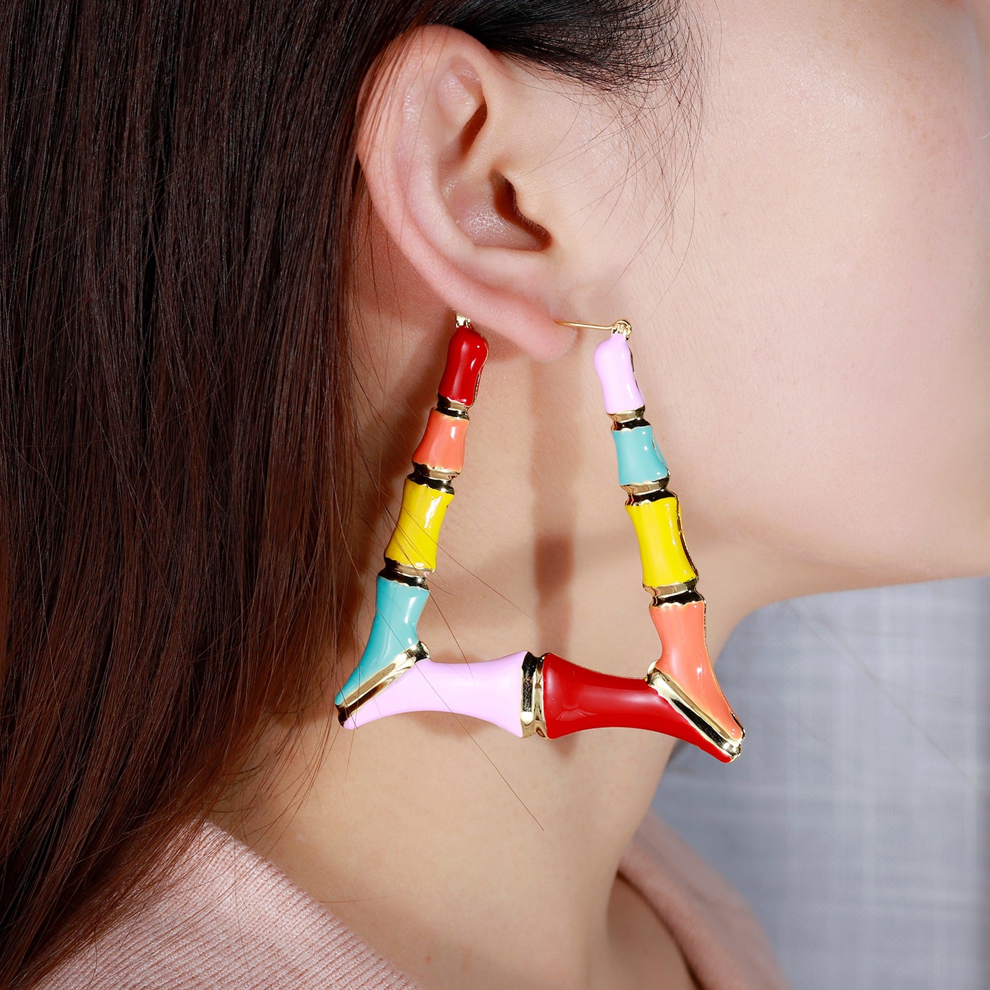 Boucles d'oreilles en bambou trapézoïdales colorées QE416