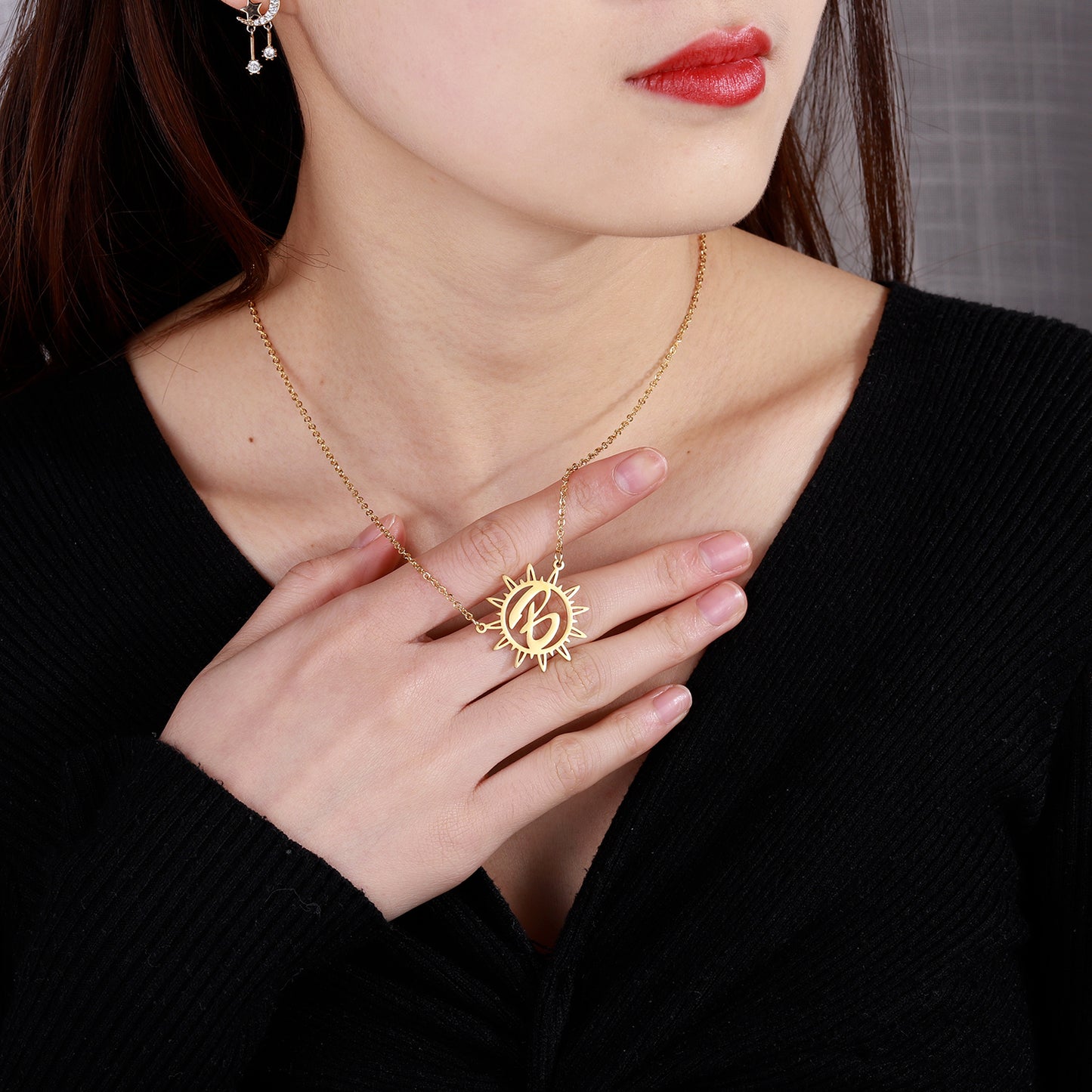 Collier Lettre Cursive Initiale Soleil SN596